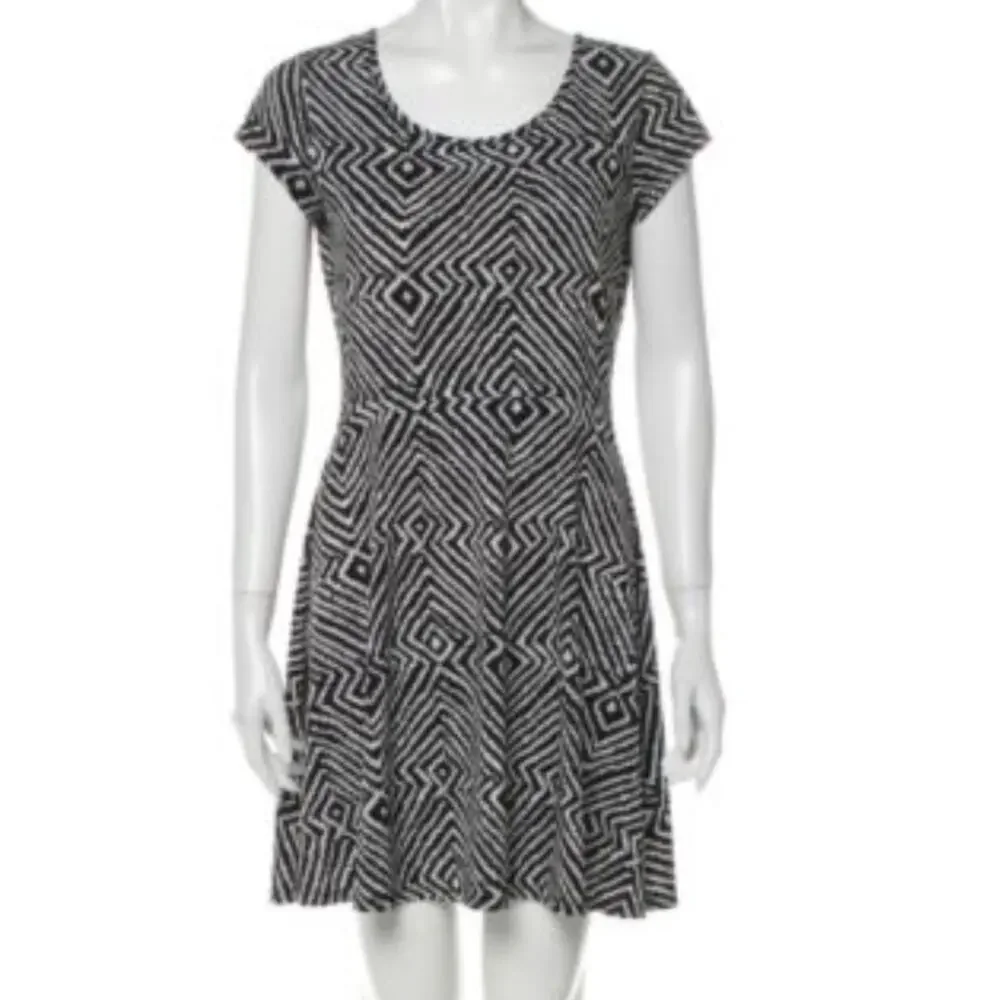 Michael Kors graphic black and white print mini dress size medium